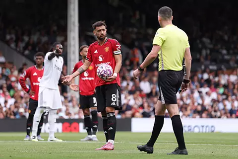 ضيع التعادل على يونايتد.. برونو فرنانديز يهدر ركلة الجزاء الثامنة في مسيرته